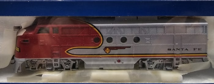 Bachmann "HO" Santa Fe EMD & Loco Set
