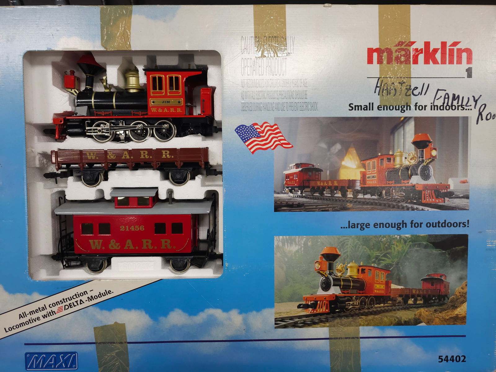 Marklin #54402, 1 Gauge Maxi Line Train Set: Marklin #54402, 1 Gauge Maxi Line Train Set, in original box and in collector grade C-9 working condition. Comes with original box. Box is B-6 condition.