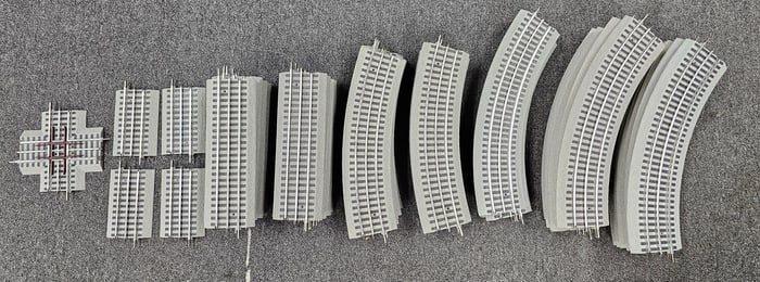 Lionel FasTrack Lot of 51 Like New Pieces