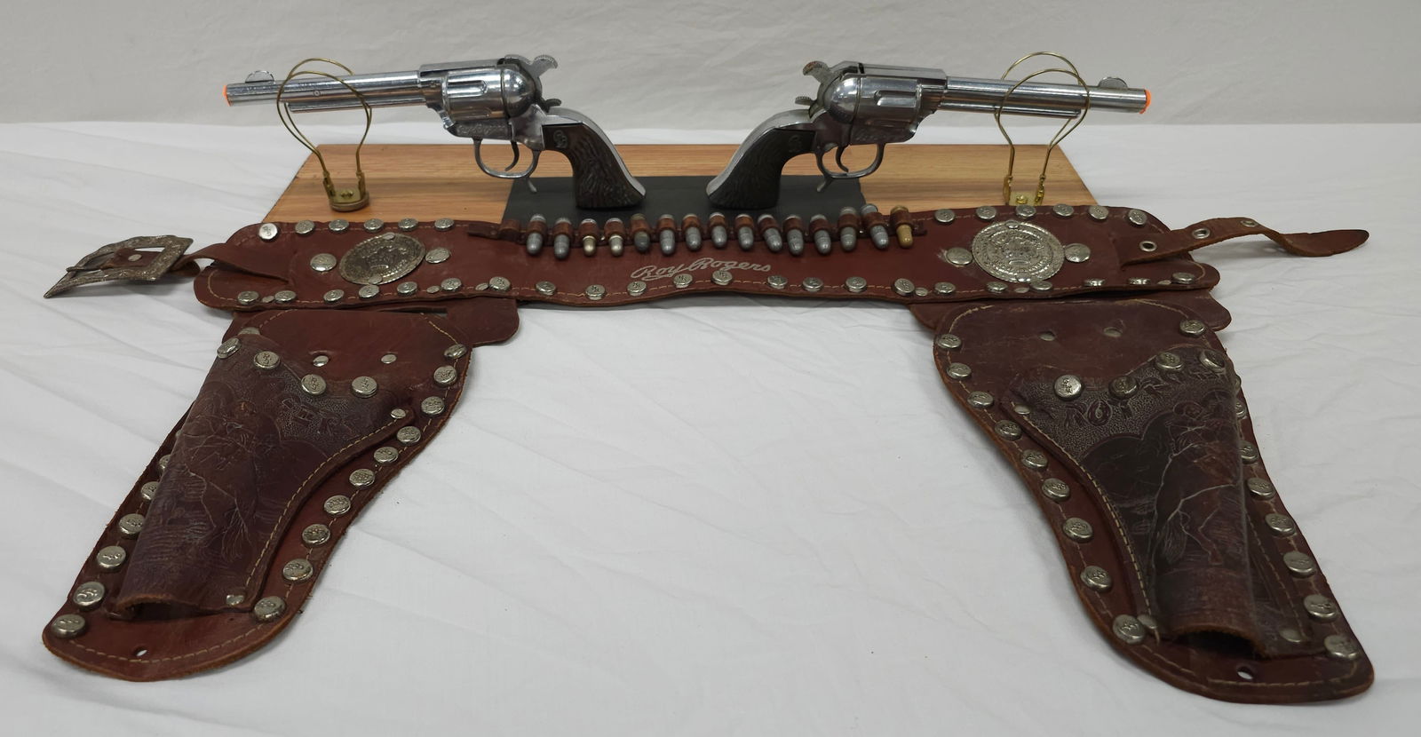 Roy Rogers George Schmidt Cap Gun Lot: A Fine Two Gun Set of Roy Rogers, George Schmidt Maker Cap Gun Lot in collector grade condition.