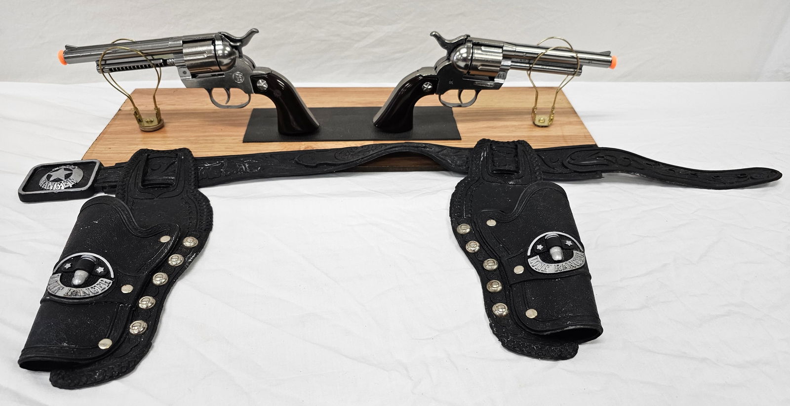 Lone Ranger 2 Gun Holster Cap Gun Set By Gonher: Outstanding Lone Ranger 2 Gun Holster Cap Gun Set By Gonher & CBS Toys. The guns are new old stock and in never fired collector grade condition. Excellent condition.