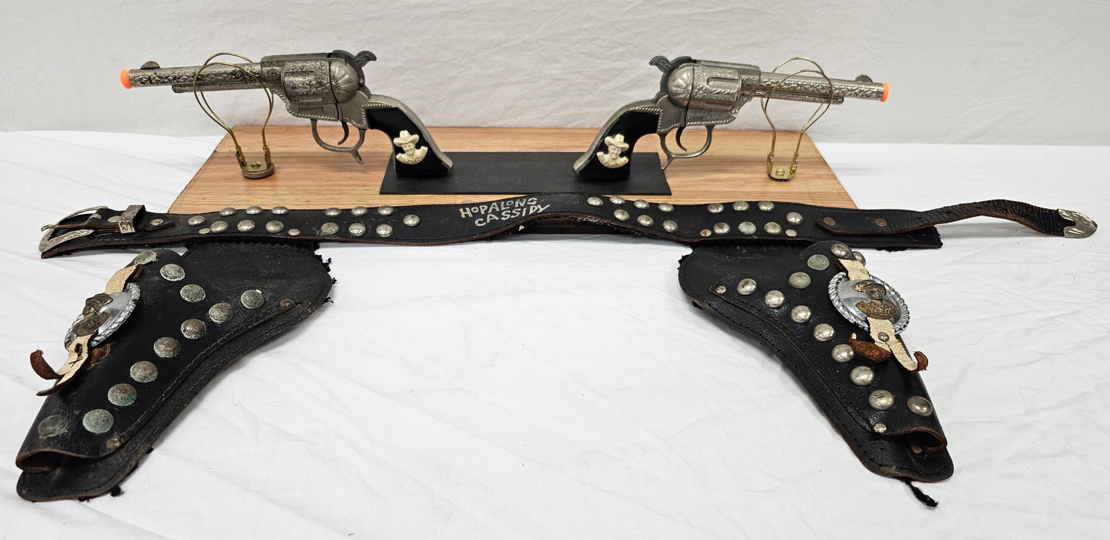 Hopalong Cassidy 2 Gun Holster Cap Gun Set-Schmidt: Hopalong Cassidy Two Gun Holster Cap Gun Set By Schmidt that is in collector grade condition, light usage, and Black belt and holsters. Fine example.