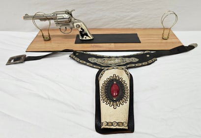 Hubley Weatern Cap Gun W/ Belt & Holster NOS