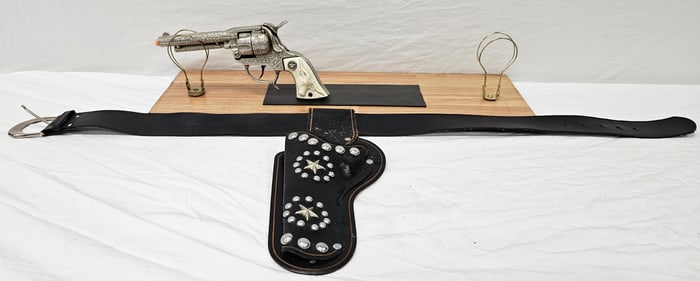 1940s Hubley Texan Cap Gun W/Holster