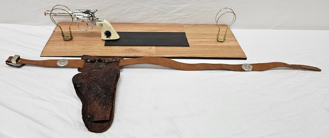 Kusan Nashville TN Cap Gun W/ Holster Star Ranger