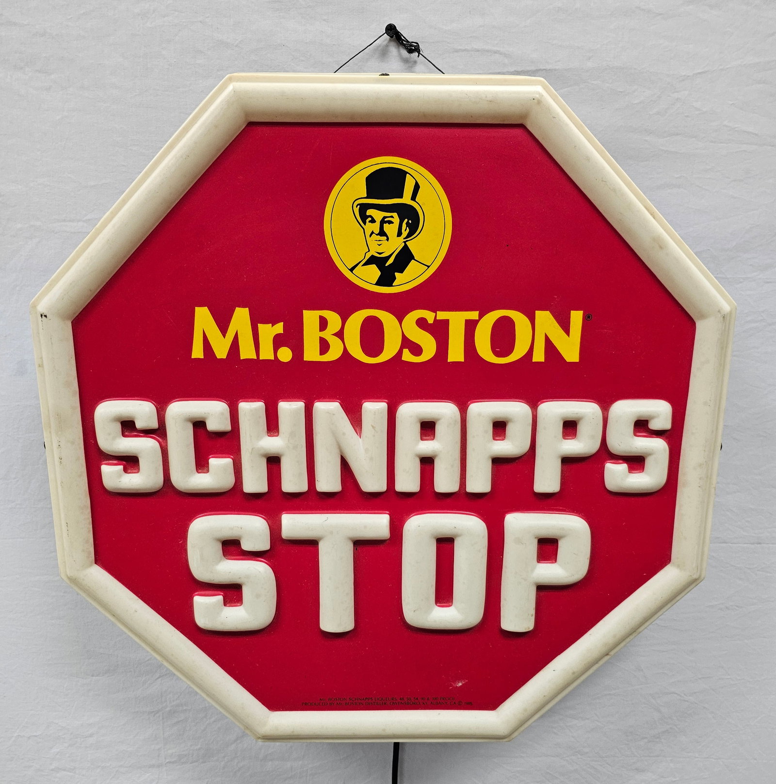 Mr. Boston Schnapps Light Up Advertisement: Original 1985, Mr. Boston Schnapps Liqueurs, 48,50,54,90 & 100 Proof. Light Up Advertisements made in Albany, Georgia. Tested in Vg+ working condition. Size: 18 3/4" W x 18 1/4" T
