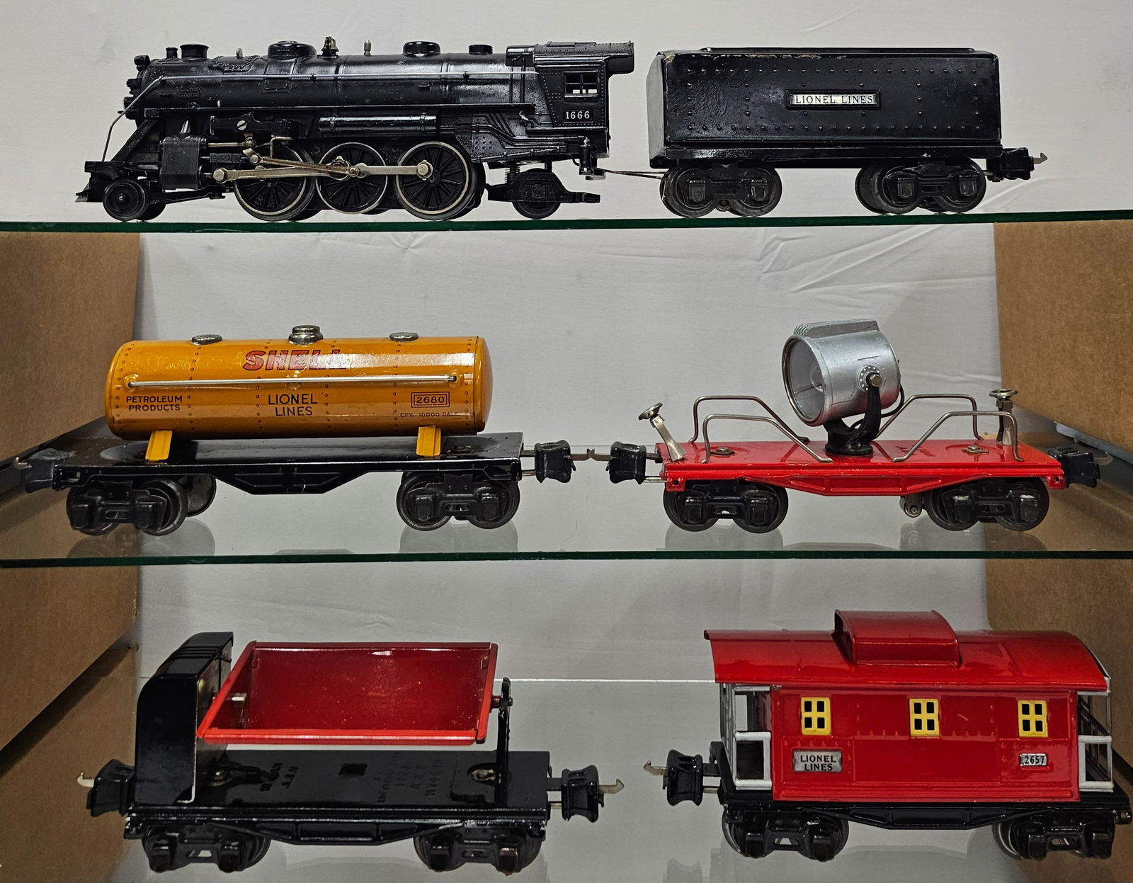 Lionel Pre-War Train Set (1 of 3)