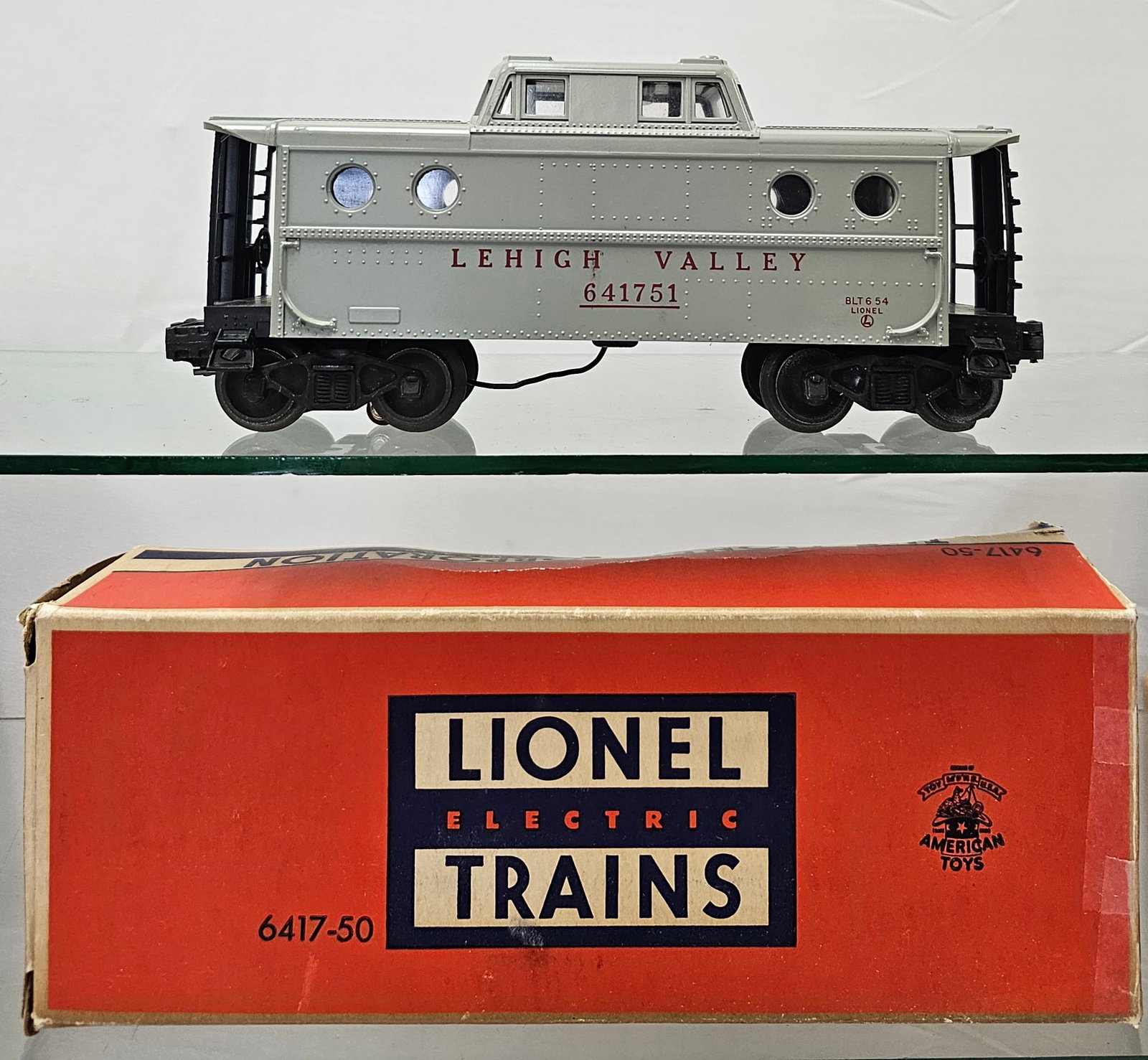 Lionel Postwar 641751 Caboose W/ Box (1 of 7)