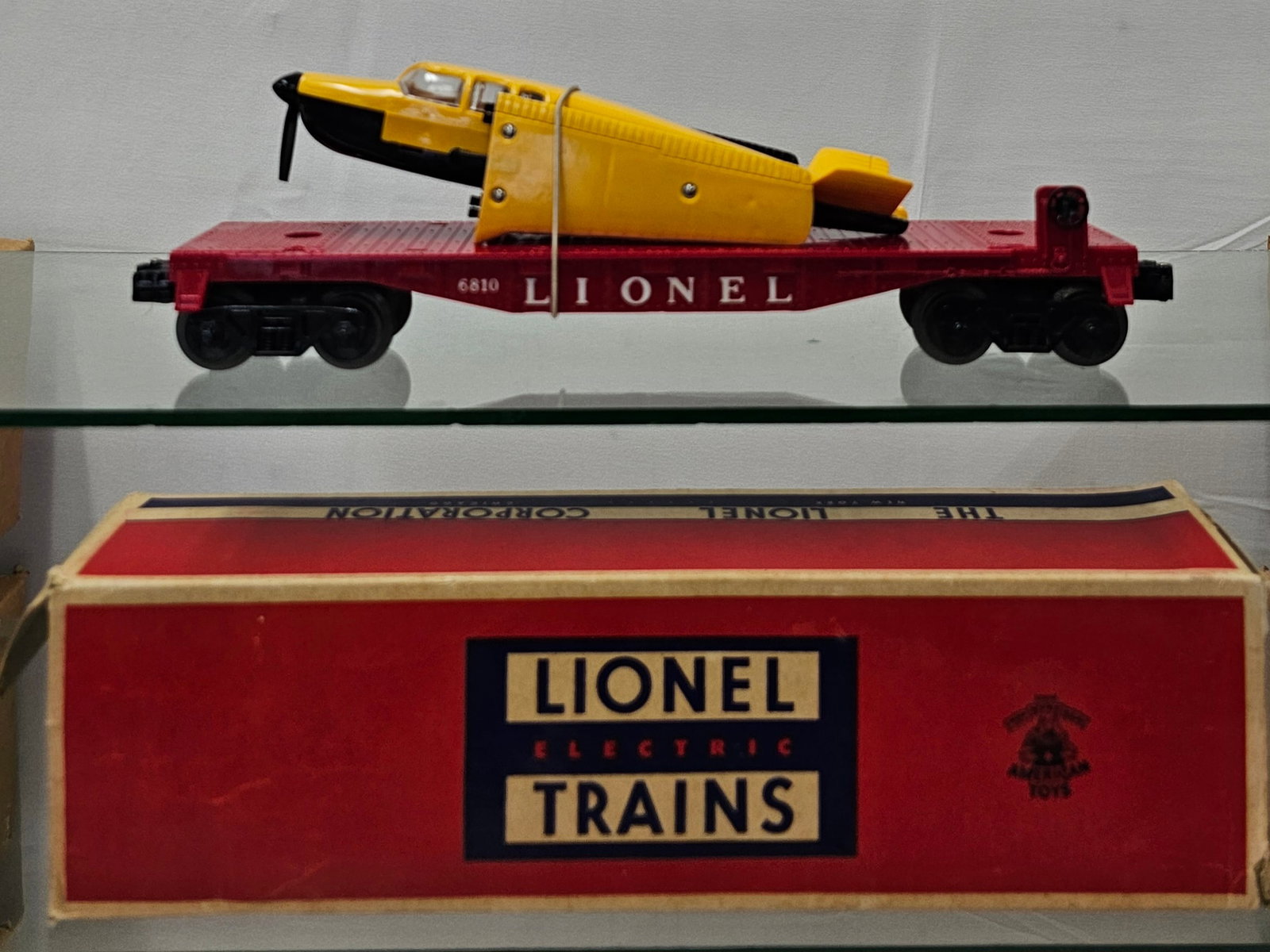Lionel Postwar 6800 Flat Car W/ Airplane (1 of 6)