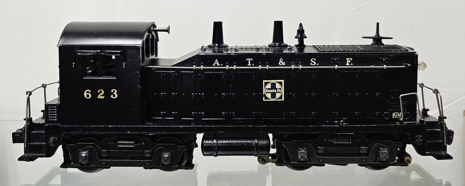 Lionel Postwar 623 Sante Fe Diesel Switcher (1 of 6)