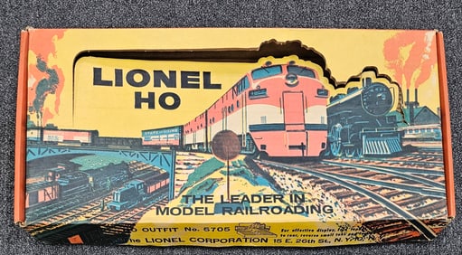 Scarce Lionel Postwar 5705 HO Train Set W/ Box