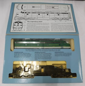 Proto 2000 Series HO E8/9 Locomotive No.2924 NIB
