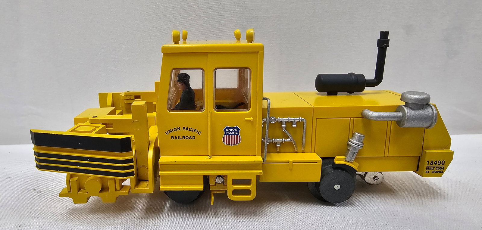 Lionel Union Pacific Ballast Tamper (1 of 4)