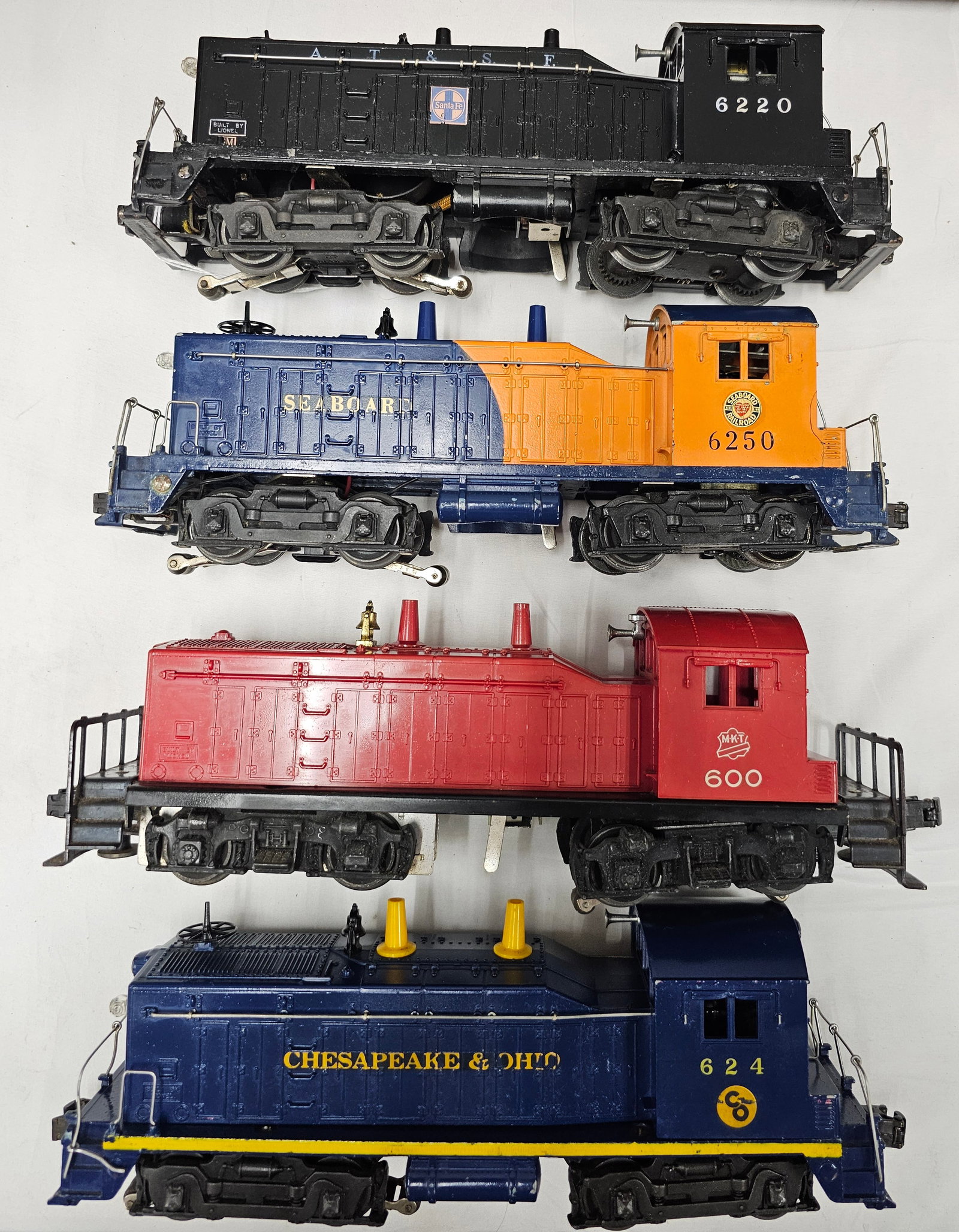 Lionel Postwar Switcher Lot of 4 (1 of 8)