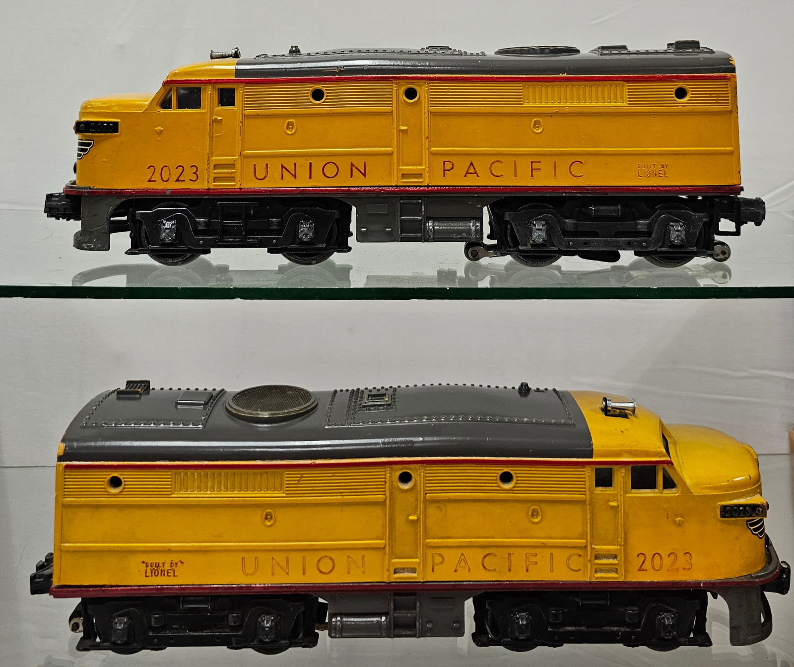 Lionel Postwar UP 2023 Alco Diesel Engines (1 of 5)
