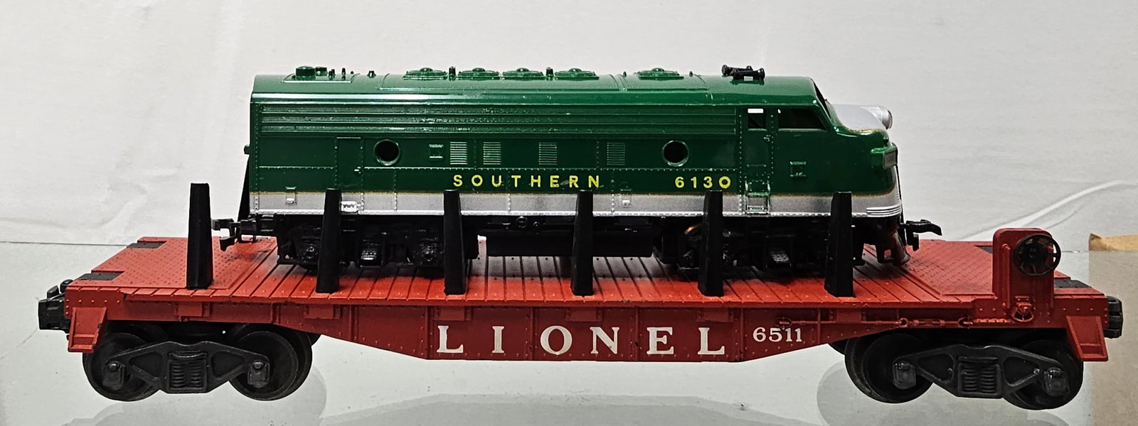 Lionel Postwar Custom W/ Southern F-3 HO Engine (1 of 4)