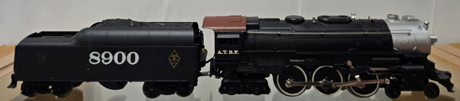 Lionel Famous American Railroads Santa Fe Loco (1 of 5)