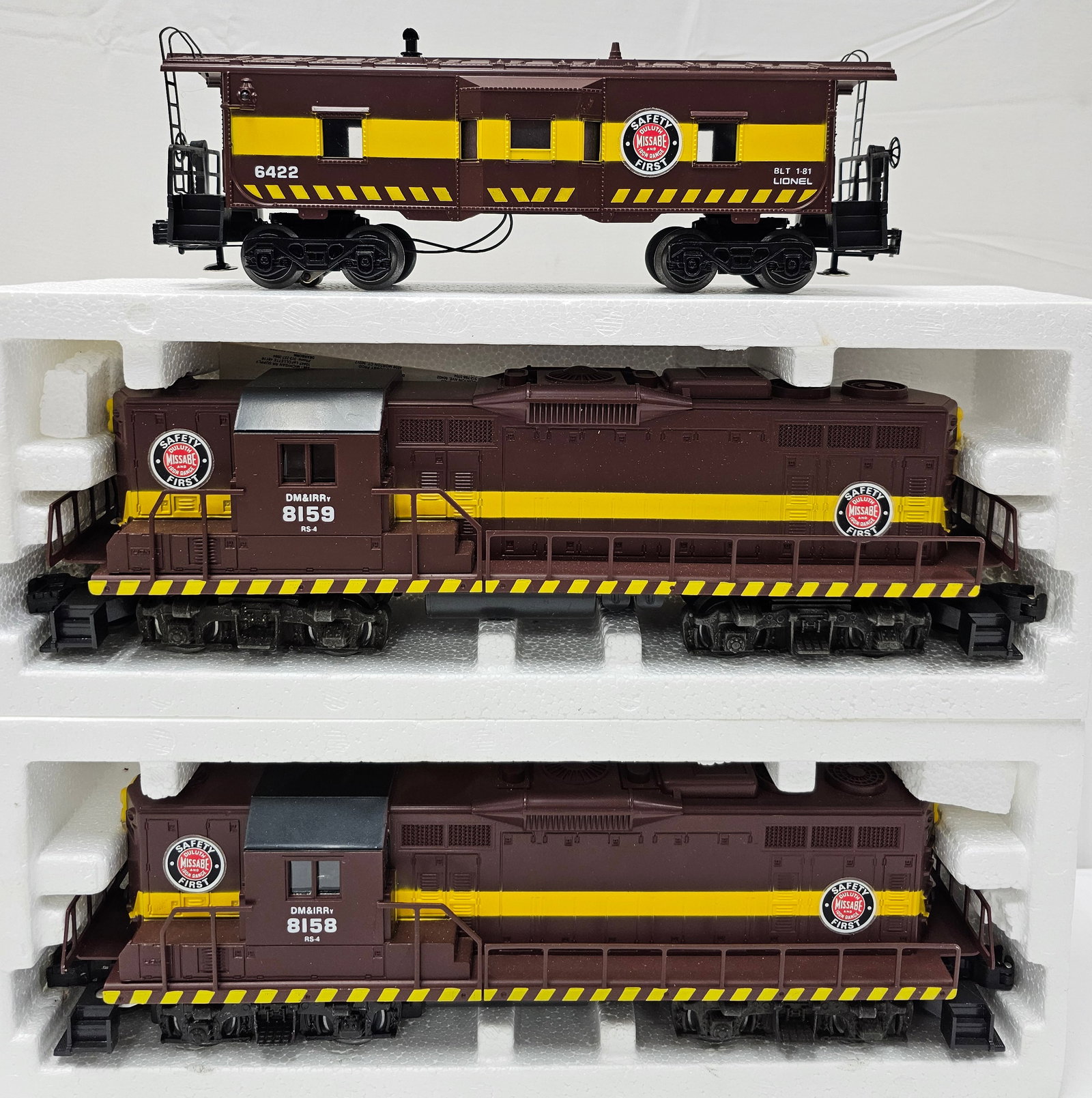 Lionel Duluth Missabe GP-35, Dummy Unit, & Caboose (1 of 4)