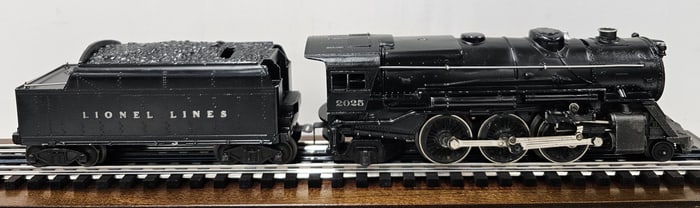 Lionel Post War 2025 Engine & 2466WX Tender