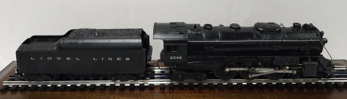 Lionel Post War 2046 Engine & 2046W Tender