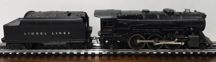 Lionel Postwar #2025 Engine & 6466WX Tender