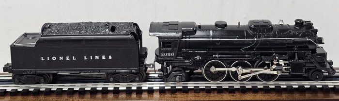 Lionel Post War 2026 Engine & 2466WX Tender