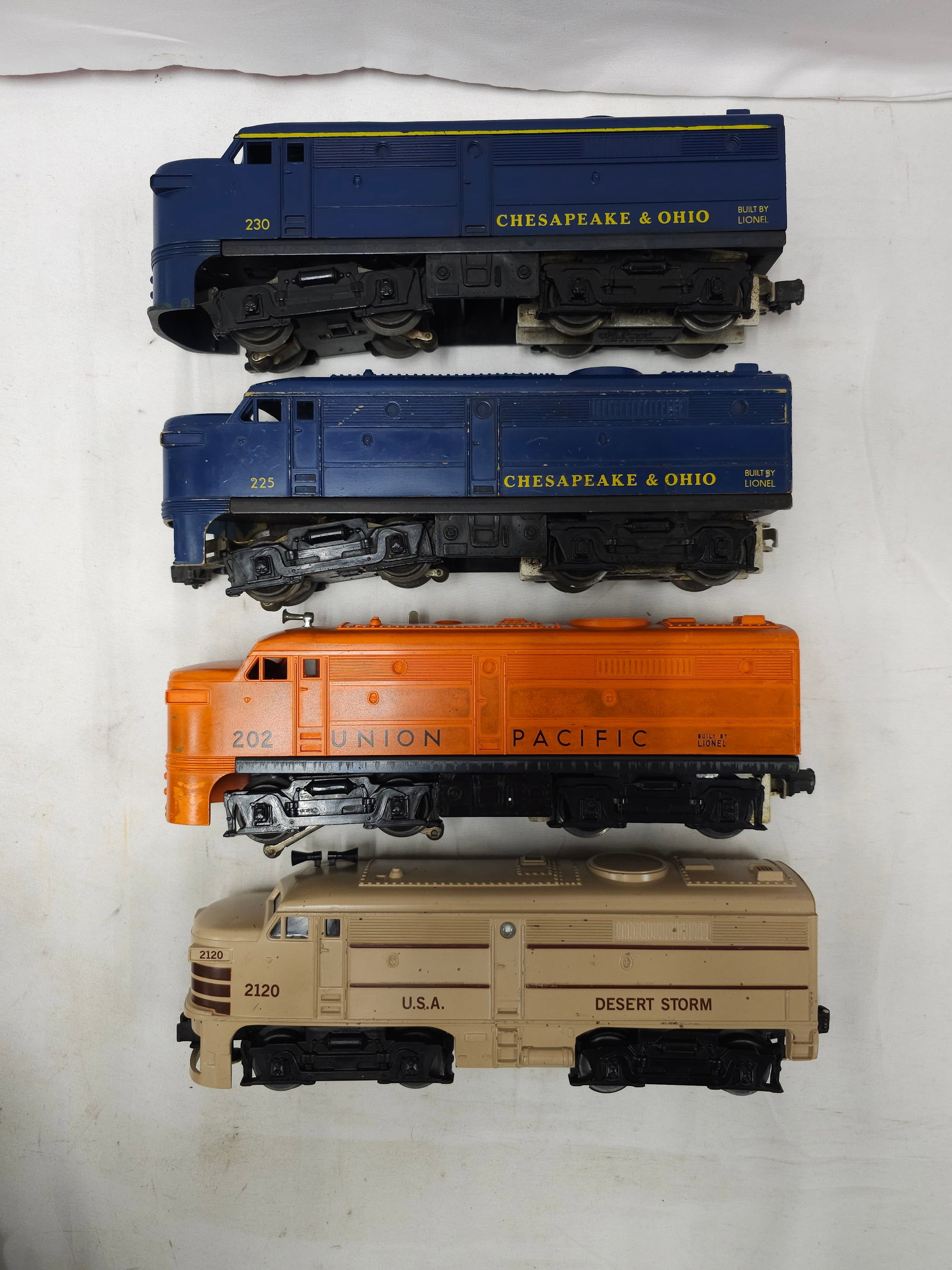 Lionel Post War Alco Diesel Engine Lot of 4 (1 of 5)