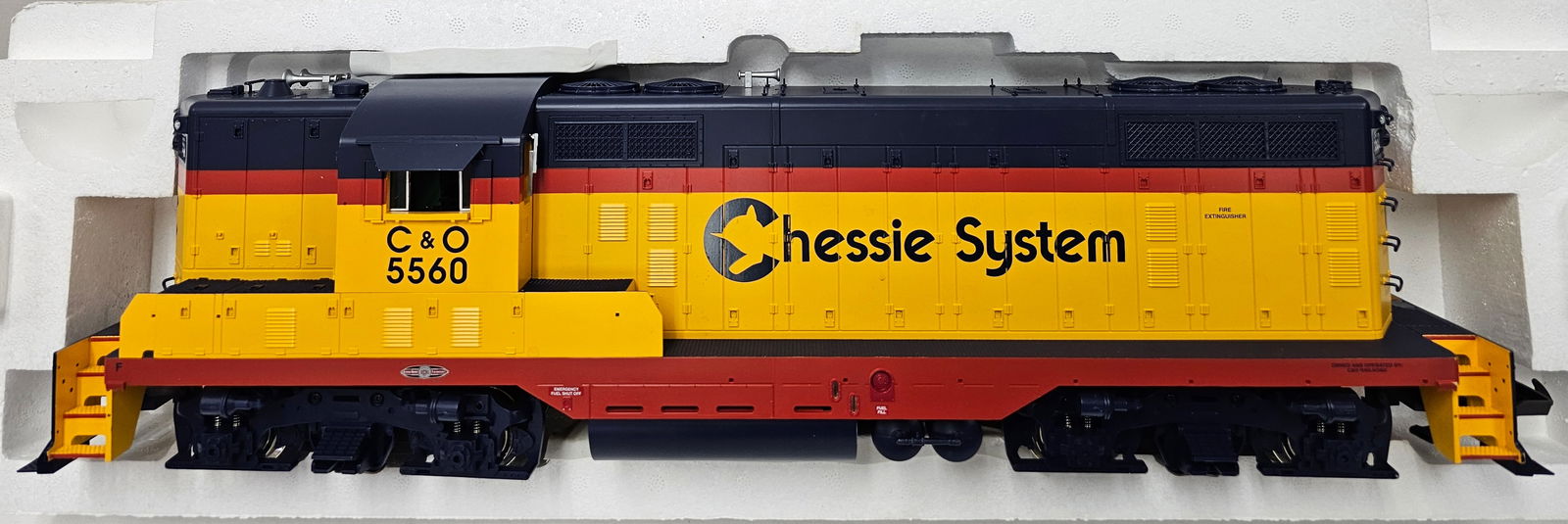 USA Trains Chessie GP-7 Diesel Locomotive (1 of 7)