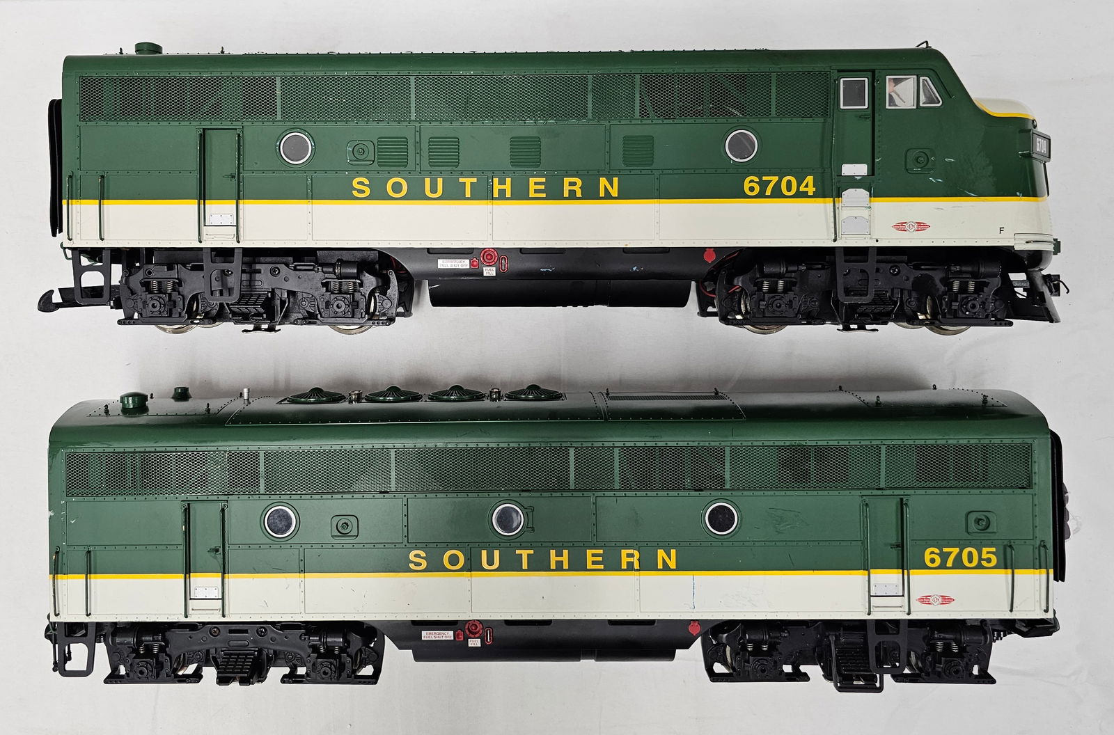 USA Trains G Scale Southern F7 A&B Diesel Loco: USA Trains #22359, G Scale Southern F7 A&B Diesel Locomotive, C-7+ does not have box. Extremely rare.