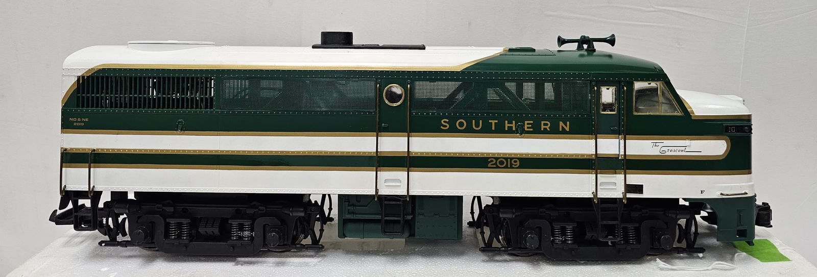 Aristo Craft 22019 Southern FA Diesel Locomotive: Aristo Craft 22019 Southern FA Diesel Locomotive, C-7+. Extremely rare.