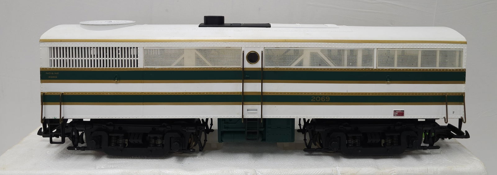 Aristo Craft 22019 Southern FB Diesel Locomotive: Aristo Craft 22019 Southern FB Diesel Locomotive, C-8 Extremely rare.