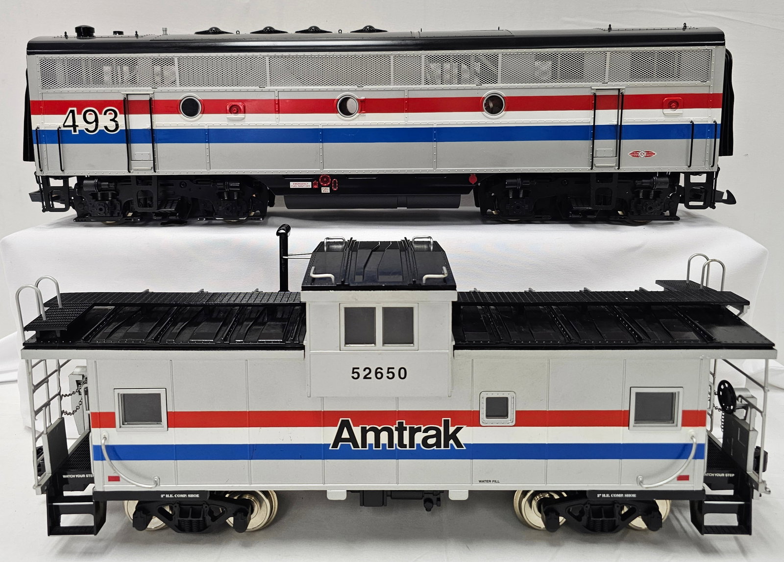 USA Train Lot of Amtrak F3 B Unit & Caboose: USA Train Lot of Amtrak F3 B Unit & Extended Vison Caboose with interior lighting, C-8, No boxes.