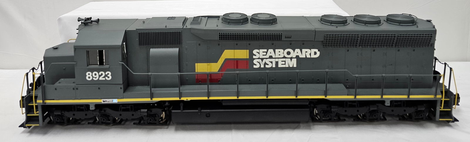 Aristo Craft Seaboard Diesel Locomotive: Aristo Craft ART-22412 Seaboard Diesel Locomotive, C-8+, with original box.