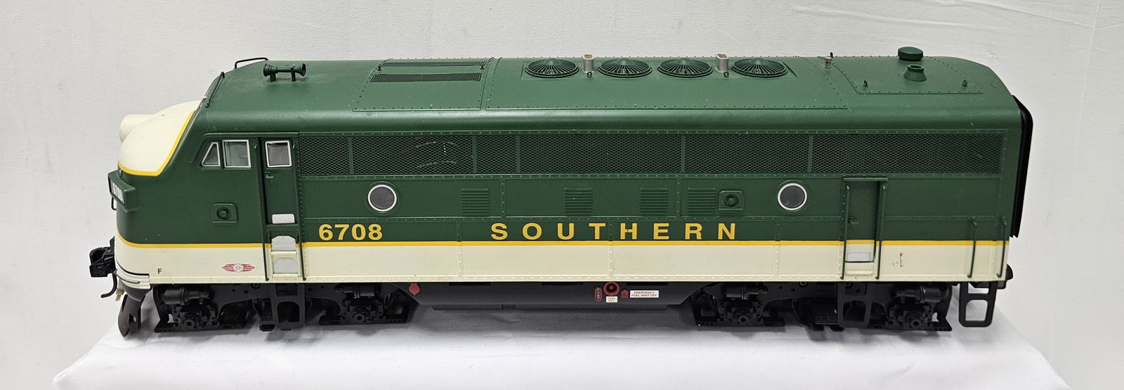 USA Trains Southern #6708 FA-1 Diesel Locomotive: USA Trains Southern #6708 FA-1 Diesel Locomotive, C-7, tested and fully operational. No box.