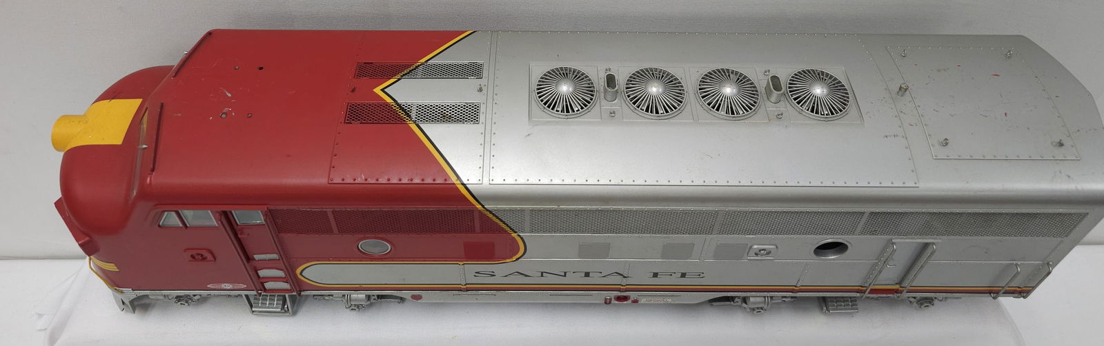 USA Trains Santa Fe F3 Diesel Locomotive: USA Trains Santa Fe F3 Diesel Locomotive, C-6+, No Box. Tested and fully operational. Missing both horns and one port hole.