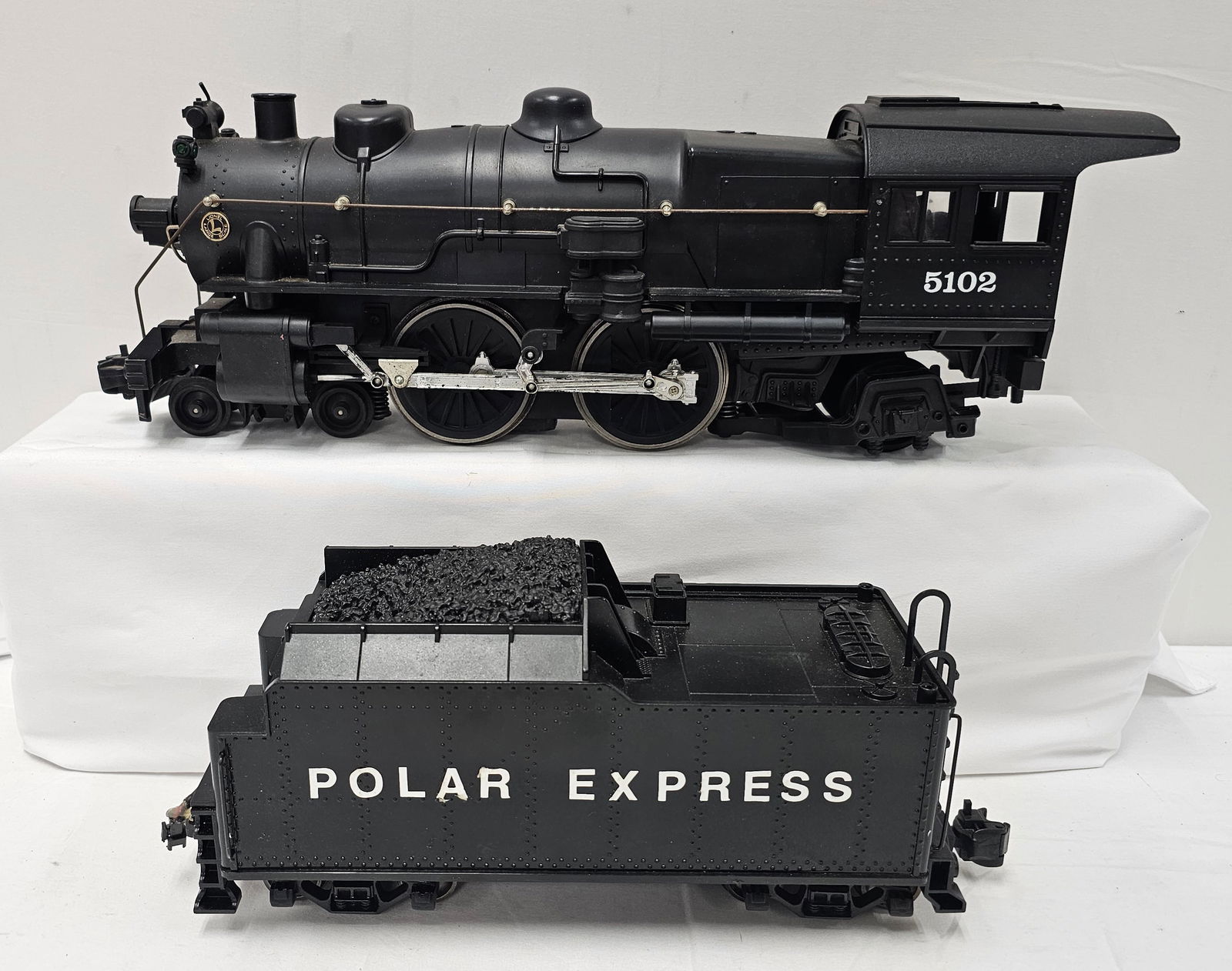 Lionel G-Scale New York Central Loco & Tender (1 of 4)