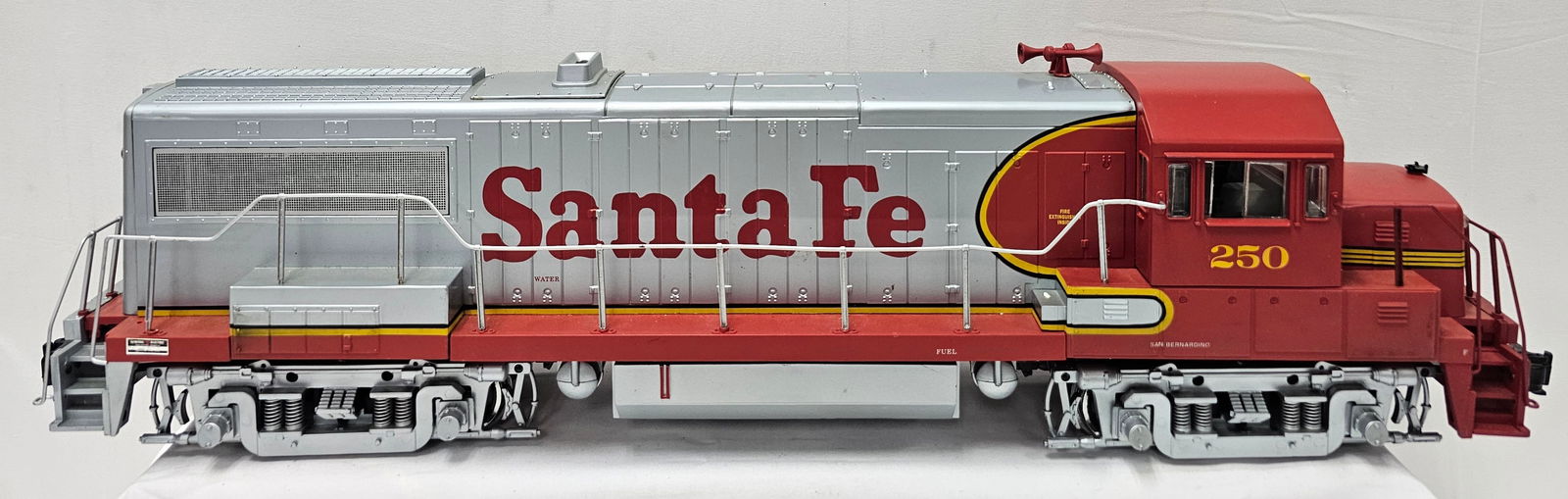 Aristo-Craft G-Scale DC Santa Fe GE U25B Diesel (1 of 5)