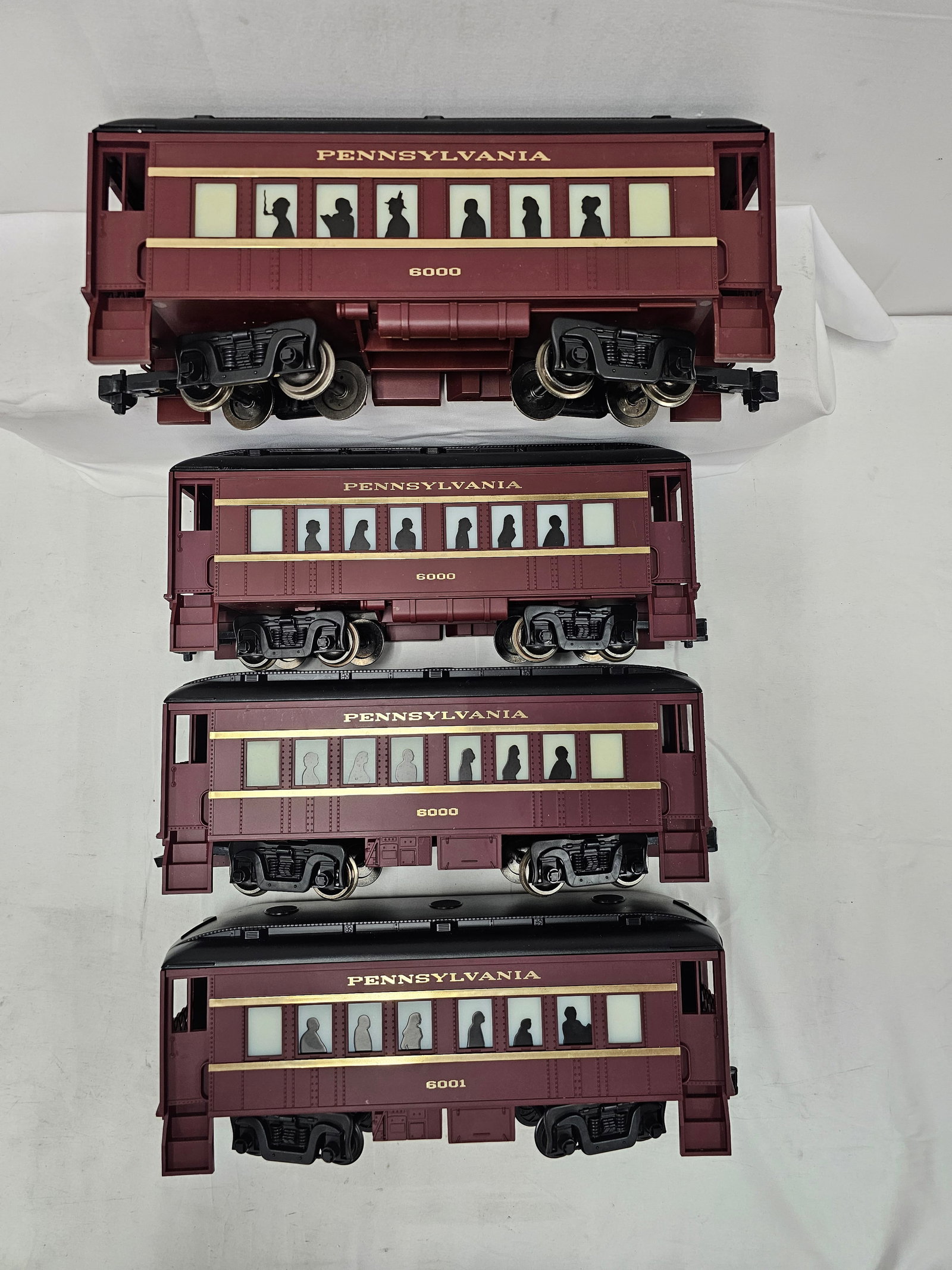 Lionel G-Scale PRR Passenger Car Lot of 4: Lionel G-Scale Pensylvania Railroad Passenger Car with silhouettes Lot of 4. In C-8 condition. No boxes.