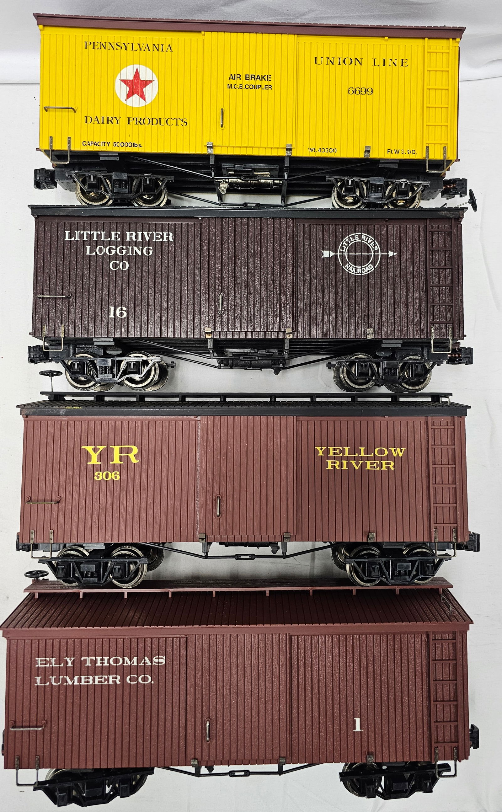 Kadee G-Scale Boxcar Lot of 4: Kadee G-Scale Boxcar Lot of 4, C-7+.