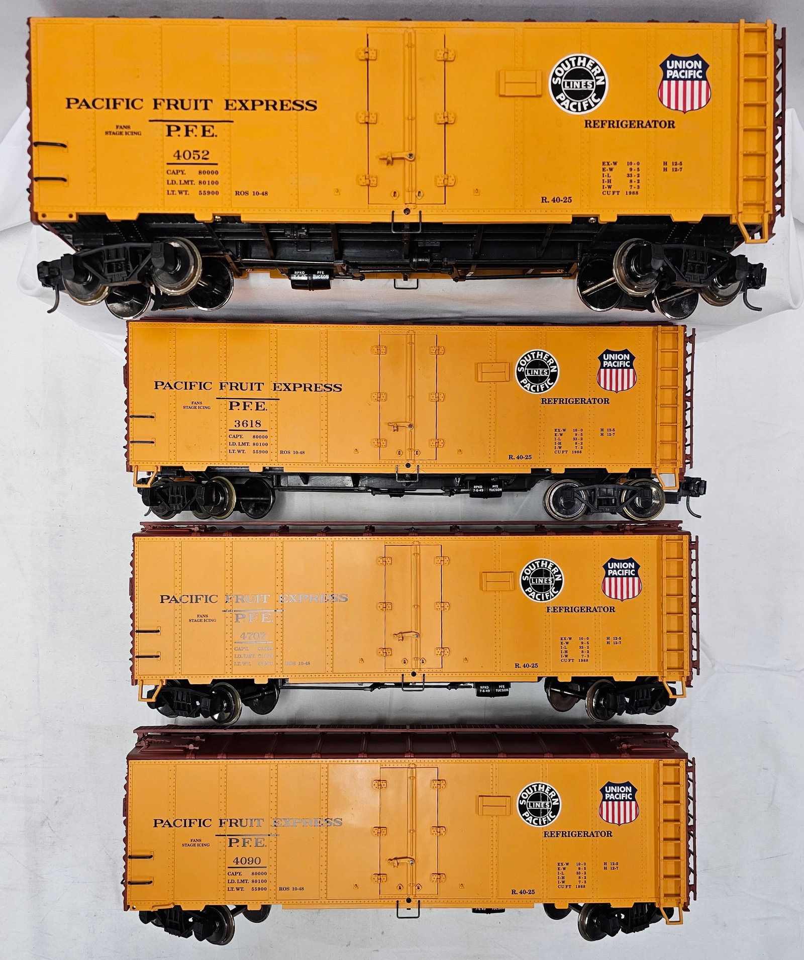 Aristo-Craft G-Scale UP & SPL Refrigerator Lot of: Aristo-Craft G-Scale Union Pacific/Southern Pacific Lines (P.F.E.) Pacific Fruit Express Refrigerator Car Lot of 4. Includes Car #'s 3618, 4090, 4052 and 4707. C-8+.