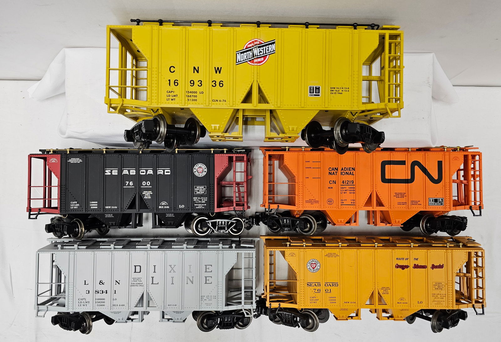 G-Scale Covered Hopper Lot of 5 (1 of 3)