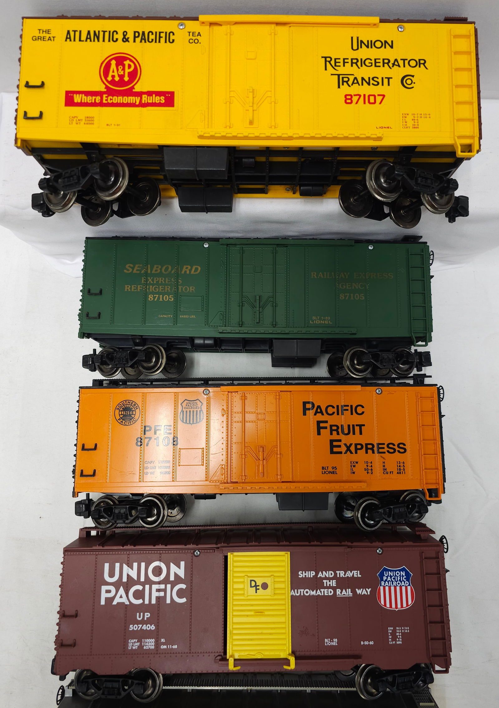 Lionel G-Scale Boxcar Lot of 5 (1 of 4)