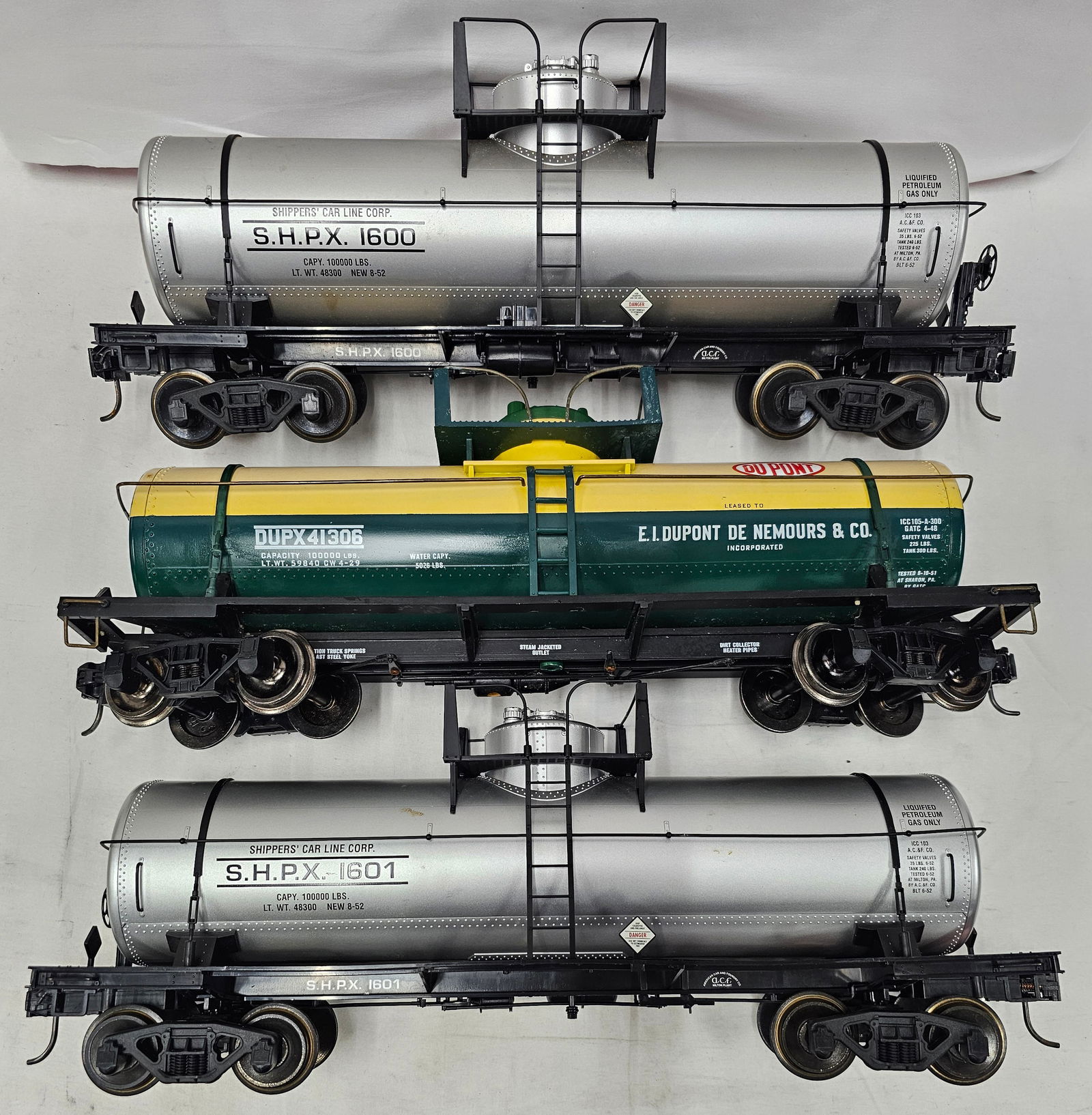 USA TRAINS Tank Car Lot of 3 (1 of 4)