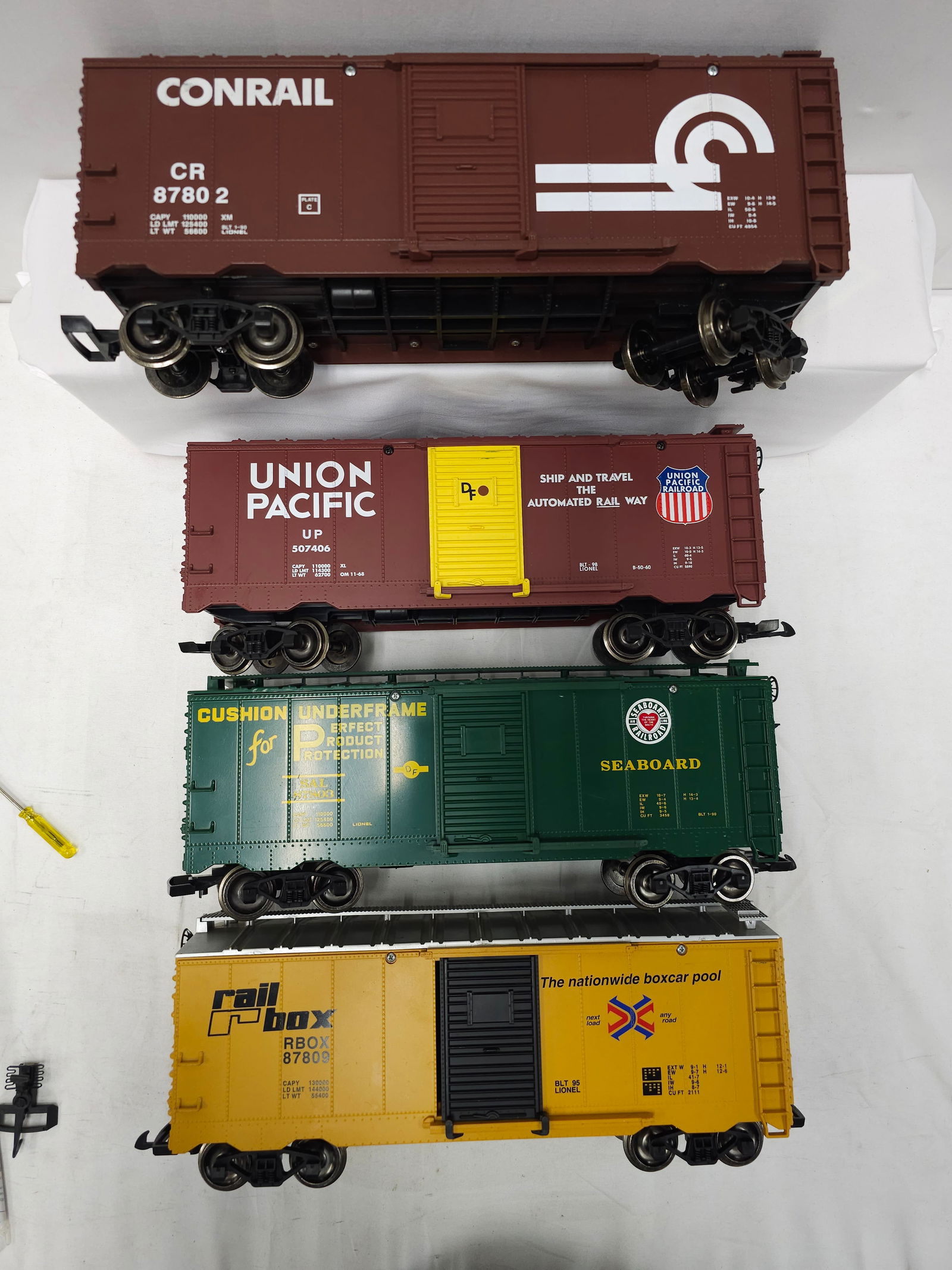 Lionel G-Scale Box Car Lot of 4 (1 of 4)