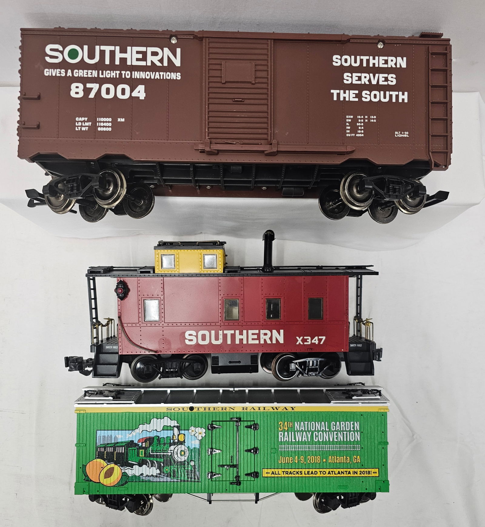 G-Scale Southern Rail Road Boxcar & Caboose Lot: G-Scale Southern Rail Road Boxcar & Caboose Lot are in C-7 to C-8 condition. 1. Aristo-Craft Southern X347 Caboose. 2. LGB Southern Railway 34th National Convention Boxcar 2018 Atlanta, GA . 3. Lionel