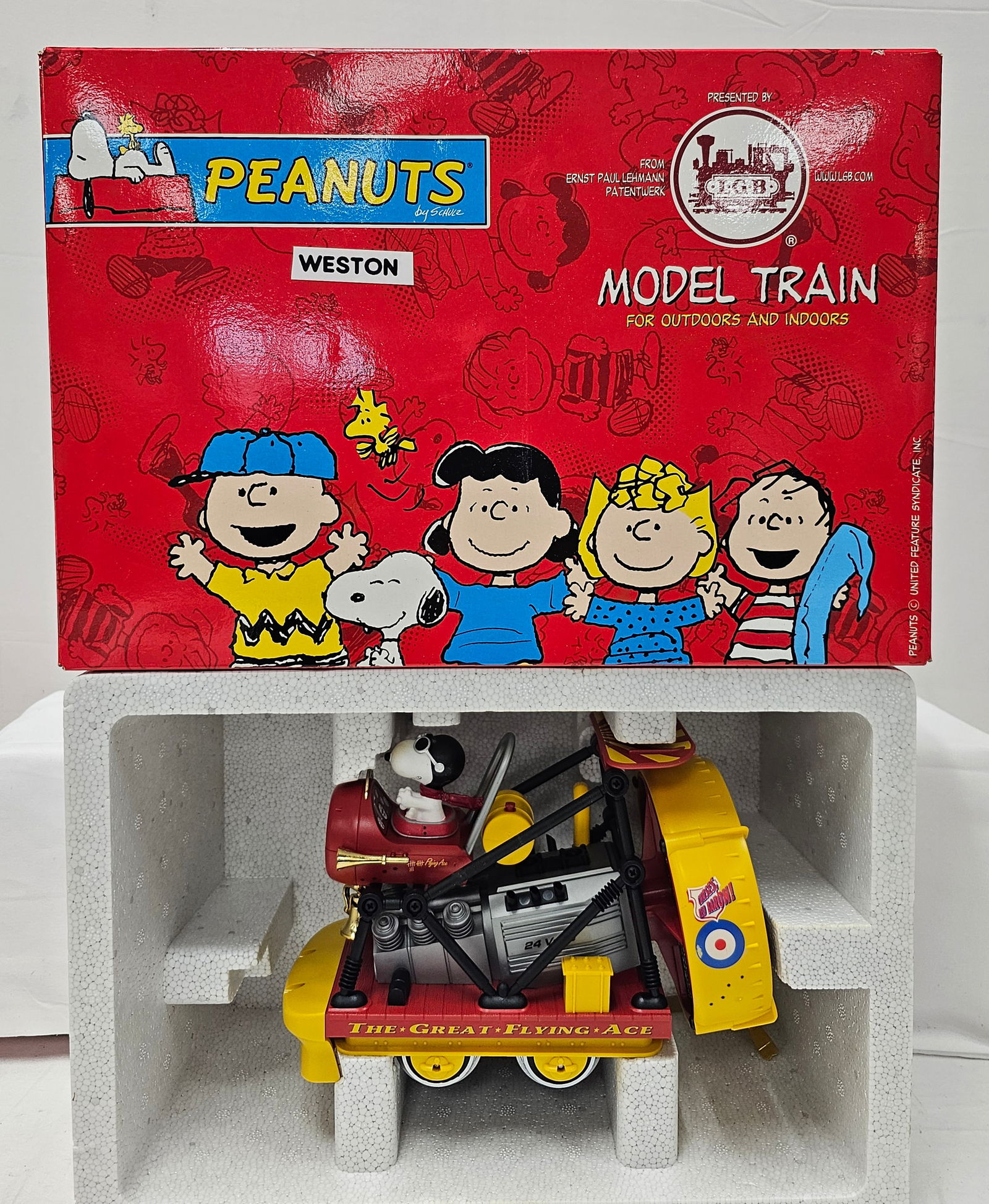 LGB 24020 G-Scale Peanuts Snoopy Flyer Train: LGB 24020, G-Scale Peanuts Snoopy Flyer Train in excellent condition. Comes with original box. C-8+
