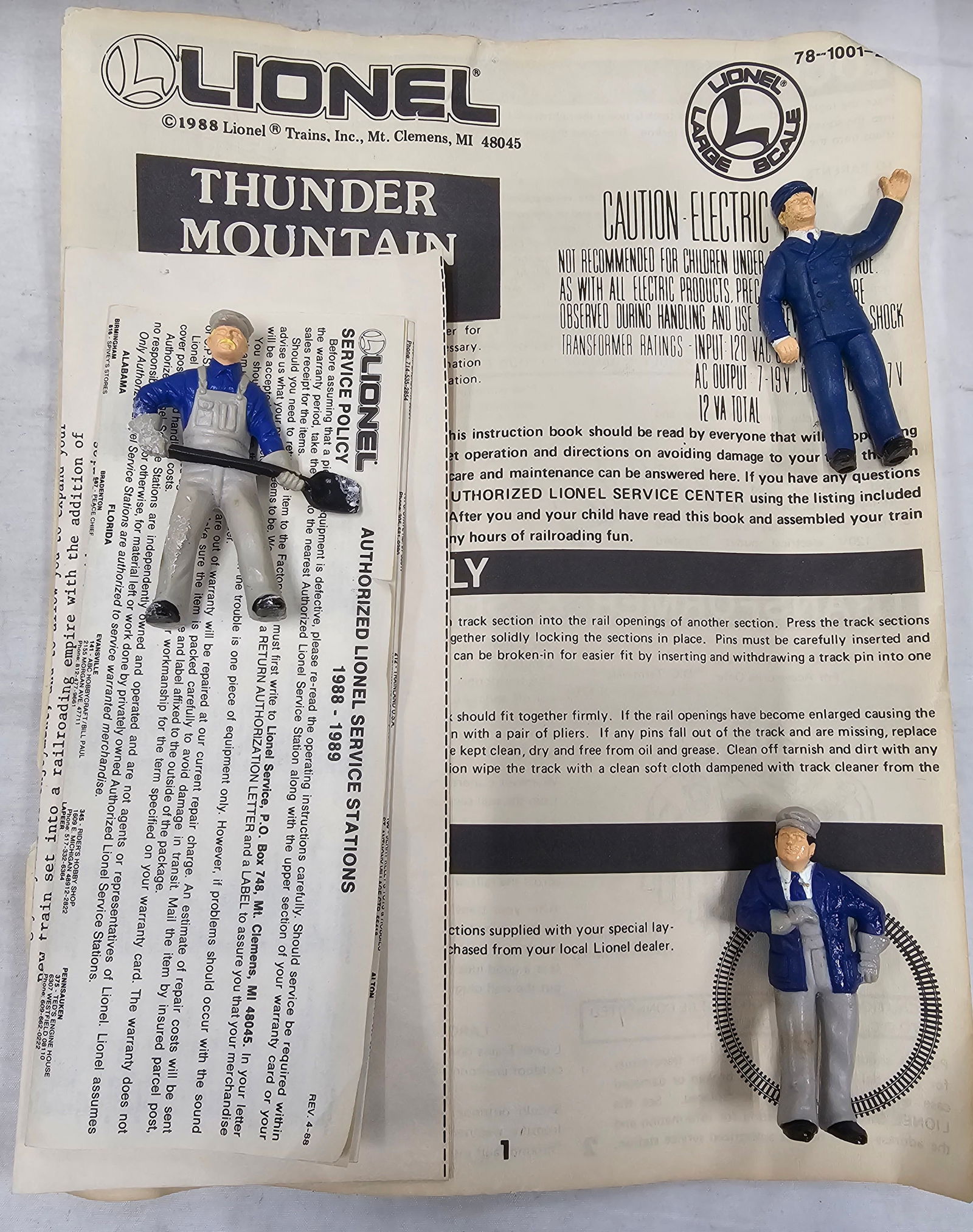 1988 Lionel G-Scale Thunder Mountain Express: 1988 Lionel 8-81001 G-Scale Thunder Mountain Express Train Set in C-8+ condition Comes with with original paperwork. 1. #5105 Pennsylvania Engine. 2. #6000 and #6001 Pennsylvania Passenger Cars with S