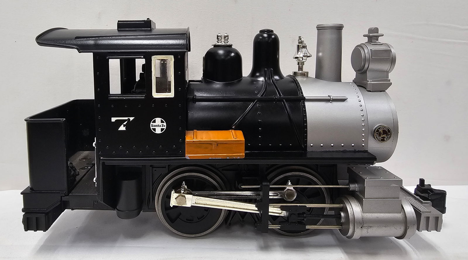 Lionel G-Scale #7 Santa Fe Engine (1 of 5)