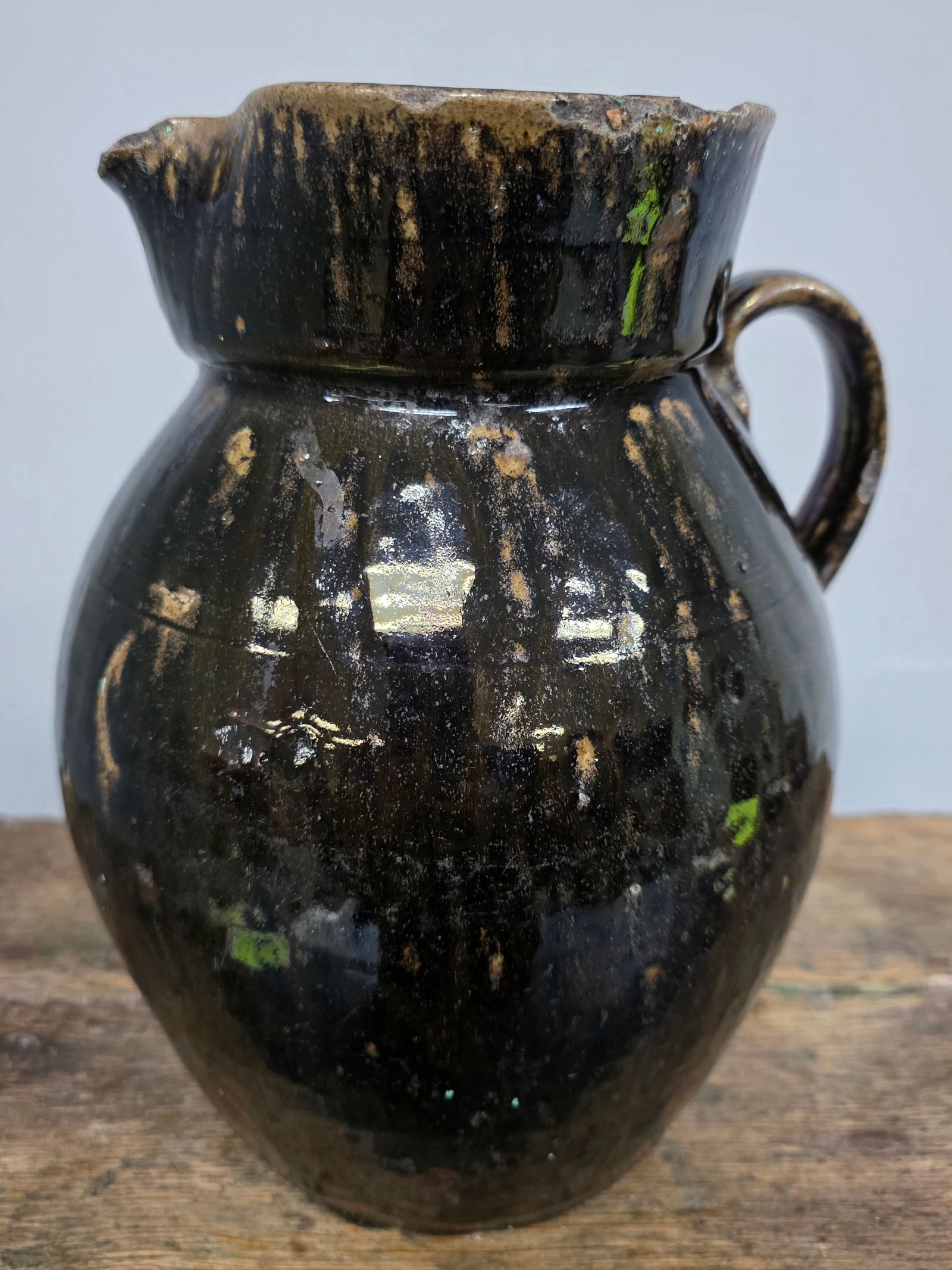 Crawford Co. Billy Merritt 2gal Batter Pitcher: The stunning Billy Merritt Two Gallon batter pitcher from Crawford County Georgia, this example has a limonite and paint rock -alkaline glaze that gives for great form and eye appeal. This example is