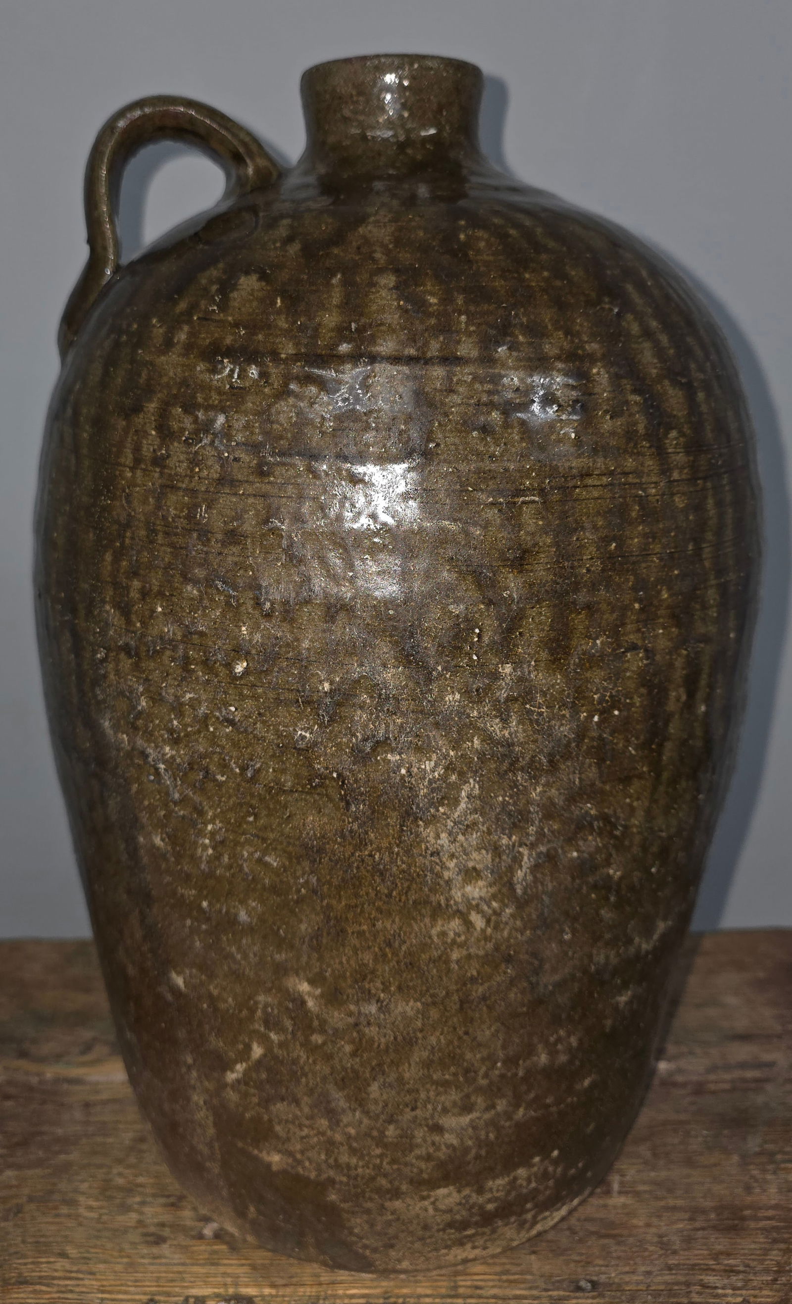 3gal White County Georgia Widemouth Sorghum Jug: Fine Three Gallon White County, Georgia Widemouth Sorghum Jug. The script sign 3-gallon wide mouth Sorghum jug is one of the finest we have offered in a long time here at Cagle auction this example